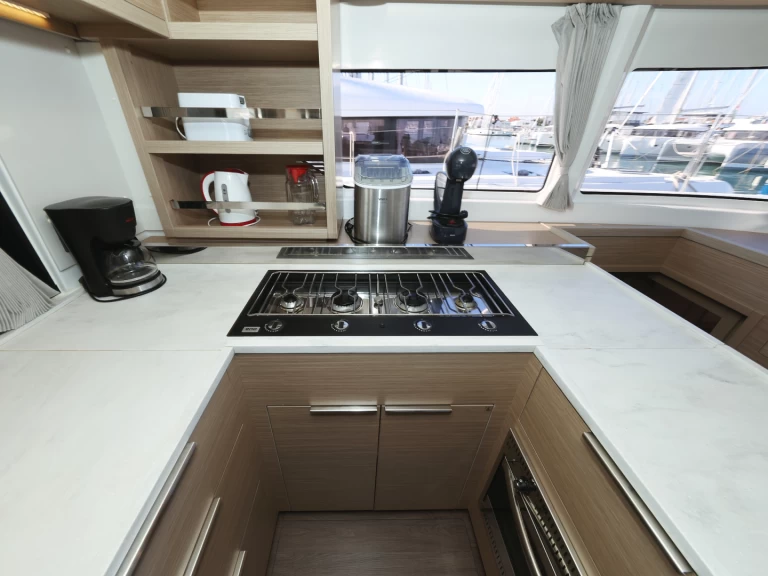 Huur Catamaran met of zonder schipper Lagoon in Sukošan