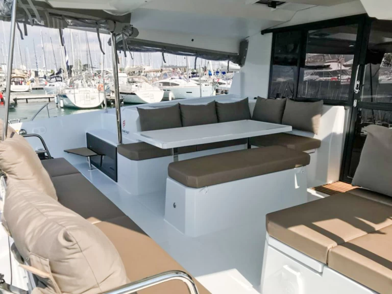 Huur Catamaran met of zonder schipper Fountaine Pajot in Tivat
