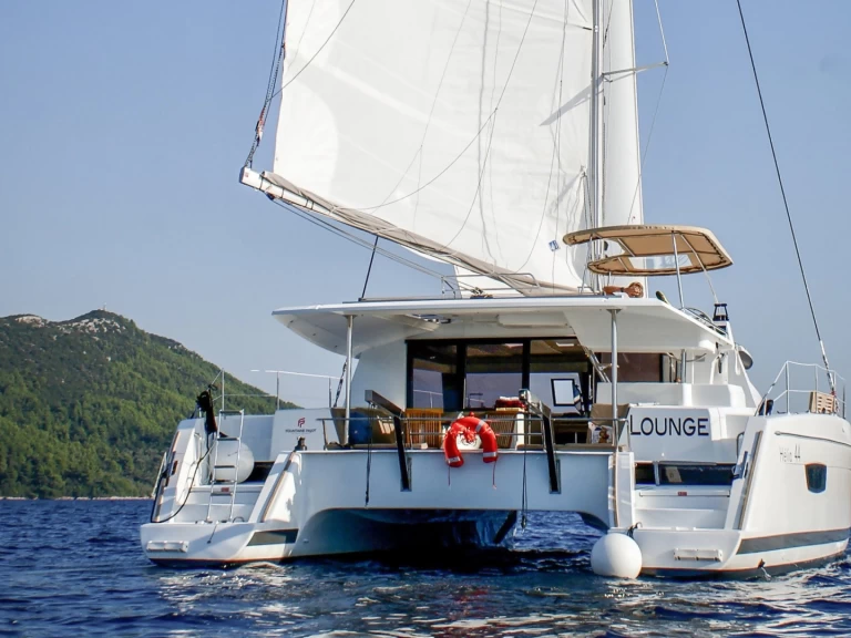 Fountaine Pajot Helia 44 te huur van particulier of professional in Tivat