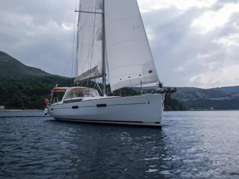 Huur een Bénéteau Oceanis 45 in Tivat