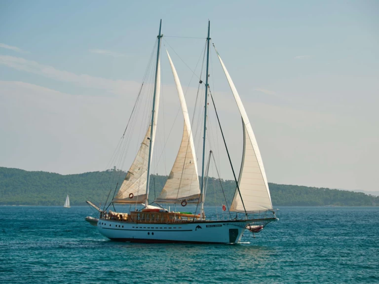 Huur een Custom QUEEN OF ADRIATIC in Kaštel Gomilica