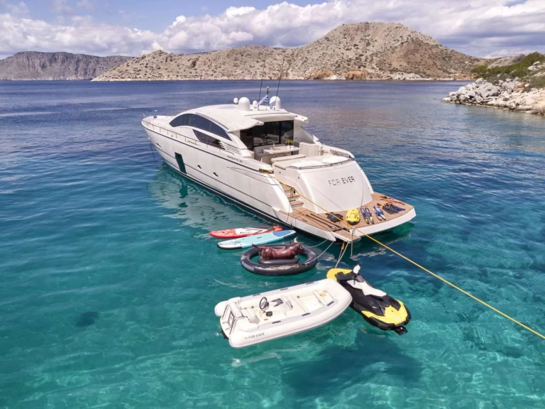 Huur Jacht met of zonder schipper Pershing in Athene