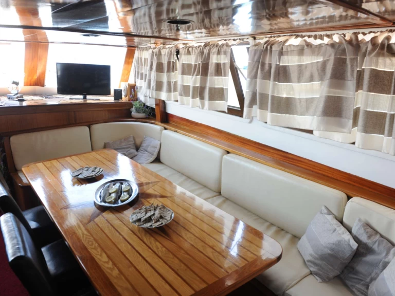 Bootverhuur Krilo goedkoop AGORA