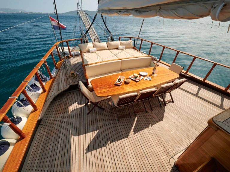 Jachthuur in Kaštel Gomilica - Custom QUEEN OF ADRIATIC via SamBoat