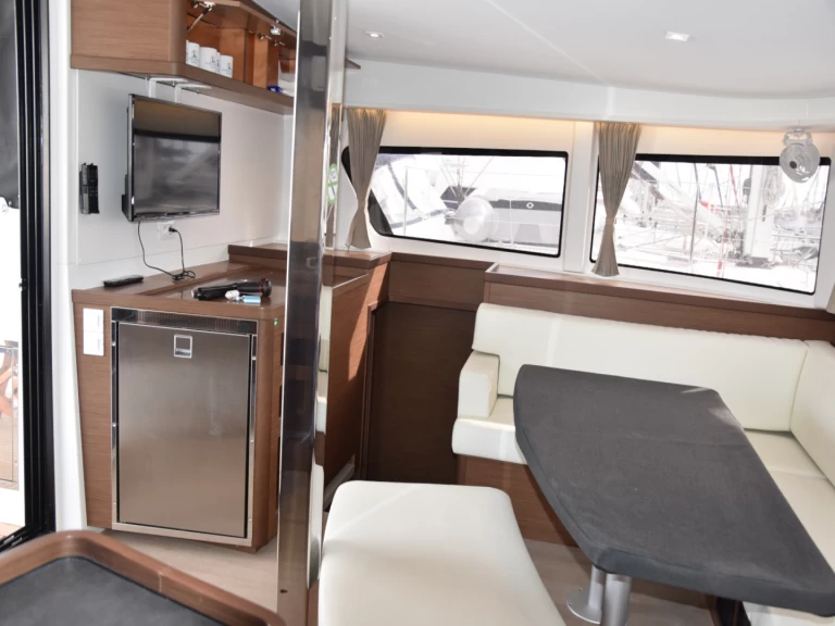 Verhuur Catamaran Lagoon met vaarbewijs