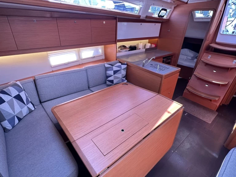 Verhuur Zeilboot in Primošten - Dufour Dufour 390 GL