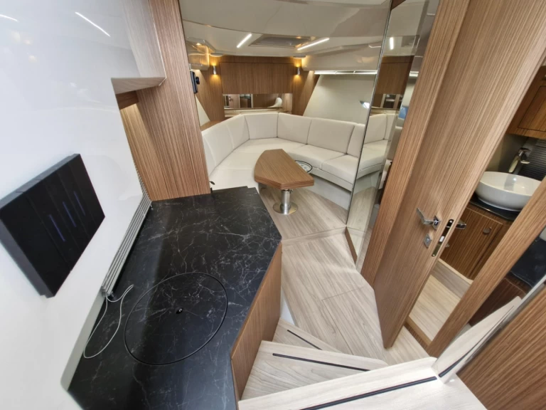 Verhuur Motorboot in Marina Aliki - FIM 340 REGINA