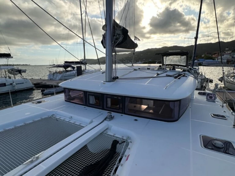 Verhuur Catamaran in Sliema - Lagoon Lagoon 400 S2