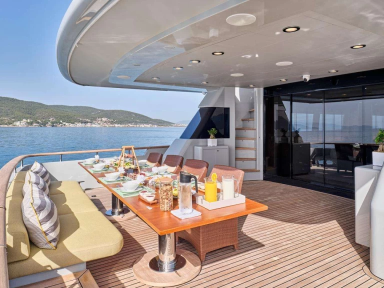 Bootverhuur Cantieri di Pisa, Italy KINTARO in Athene via SamBoat