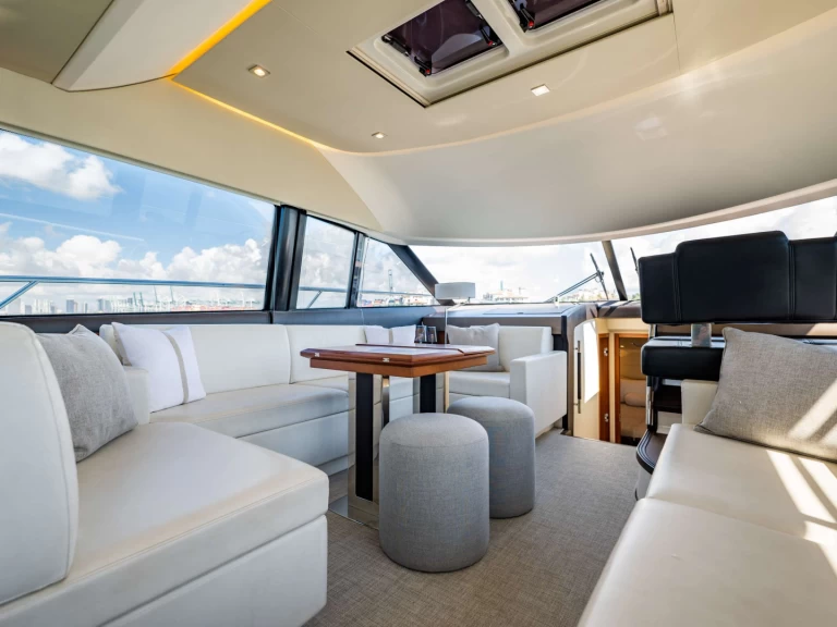 Huur een Prestige Yachts Whiskey &amp; Waves in Nassau