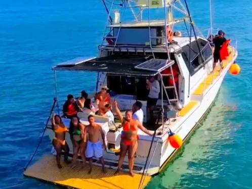 Motorboot te huur in Armação dos Búzios voor de beste prijs