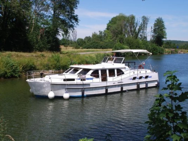 Huur een America America 50 in Savoyeux