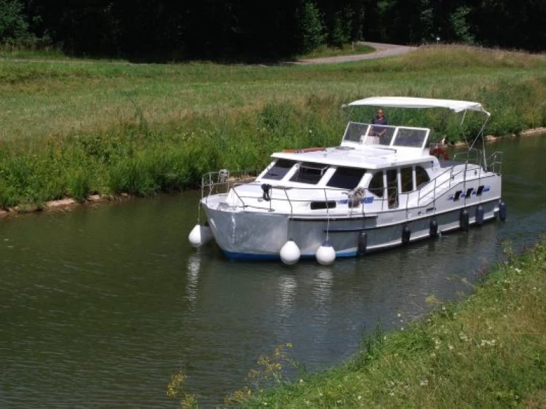 Bootverhuur America America 50 in Savoyeux via SamBoat