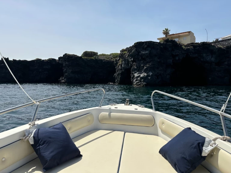 Huur een cosiver Charro 555 in Catania