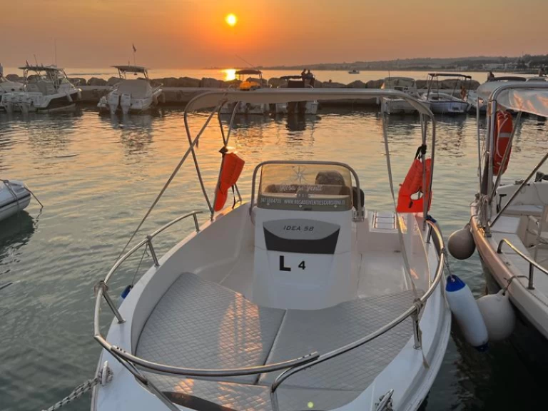 Motorboot te huur in Torre Vado voor de beste prijs
