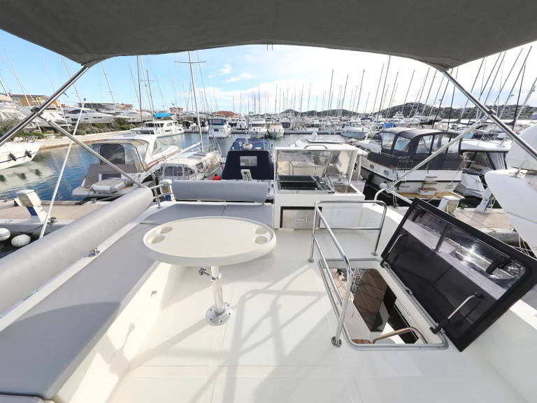 Cobra Yachts Seamaster 45 te huur van particulier of professional in Tribunj