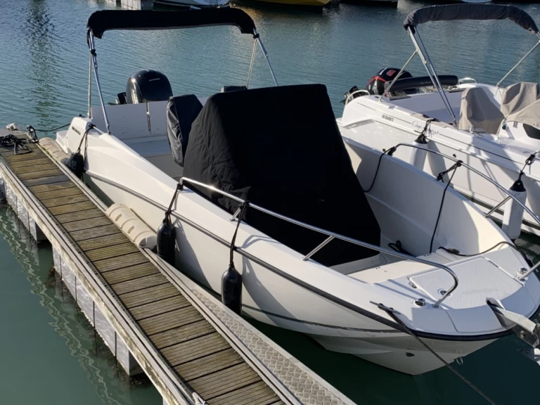 Bootverhuur La Rochelle goedkoop Activ 675 Open