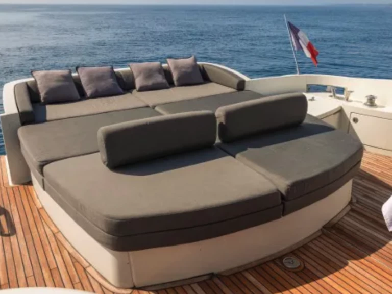 Huur Jacht met of zonder schipper Azimut in Saint-Tropez