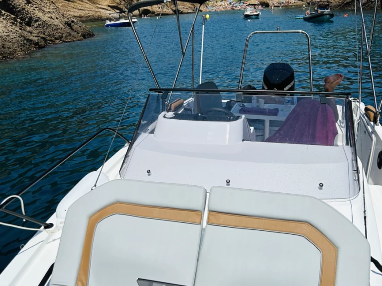 Huur Motorboot met of zonder schipper Bénéteau in Sanary-sur-Mer