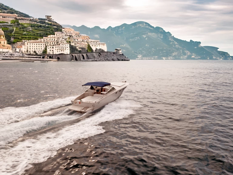 Bootverhuur Porto di Amalfi Marina Coppola goedkoop Tornado 38 Flush Deck