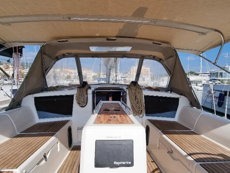 Bootverhuur Dufour Dufour 430 in Golfe-Juan via SamBoat