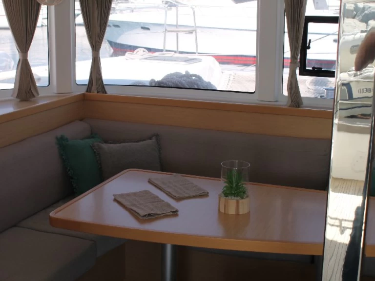 Bootverhuur Saint-Raphaël goedkoop Lagoon 42