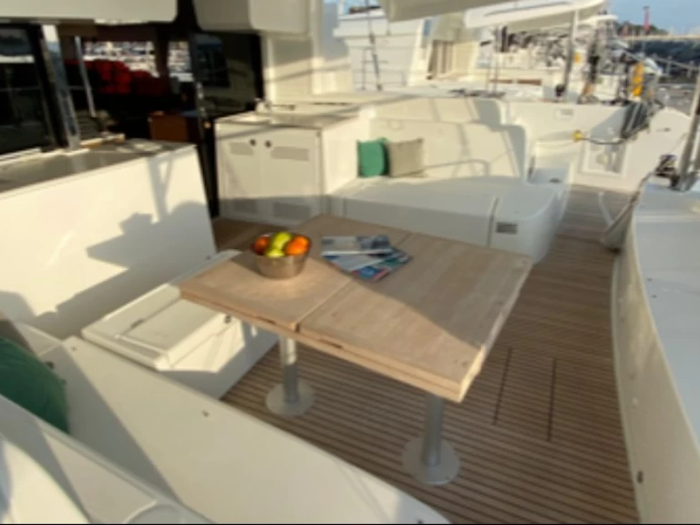 Huur een Lagoon Lagoon 46 in Saint-Raphaël