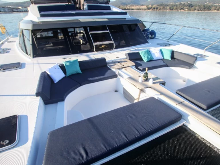 Bootverhuur Bavaria Nautitech 47 Power in Saint-Raphaël via SamBoat