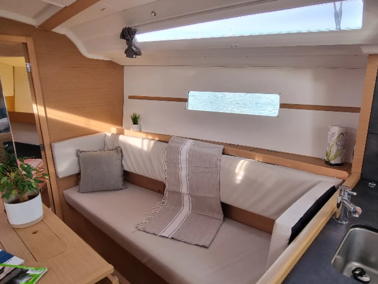 Jeanneau Sun Odyssey 349 te huur van particulier of professional in Golfe-Juan