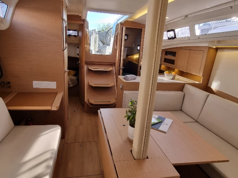 Huur een Jeanneau Sun Odyssey 380 in Golfe-Juan