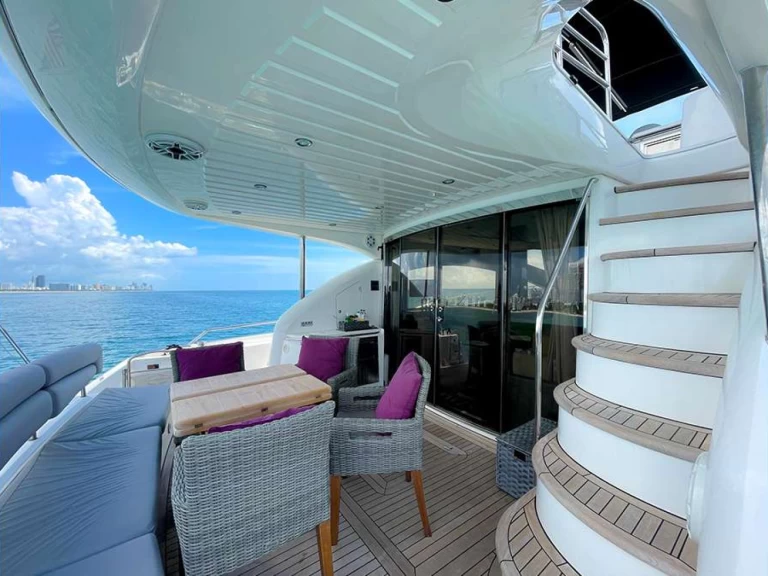 Sunseeker TWINS te huur van particulier of professional in Bahama's