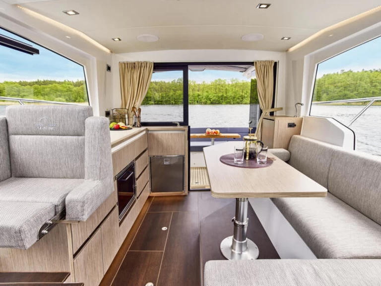 Verhuur Motorboot Sealine met vaarbewijs