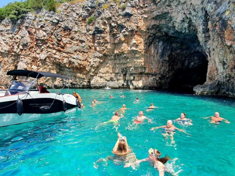 Okiboats Barracuda 545 Open te huur van particulier of professional in Kotor