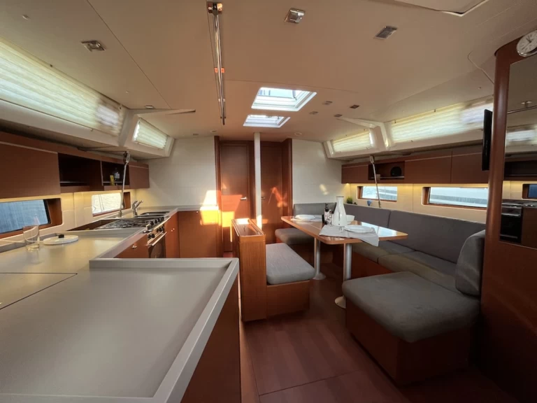 Bootverhuur Bénéteau Oceanis 46.1 in Álimos via SamBoat