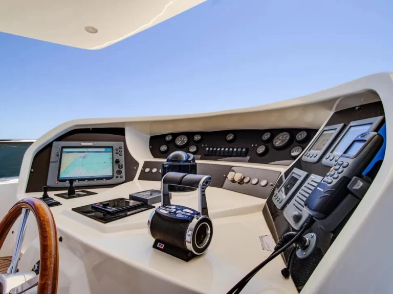 Huur een Bavaria BMB 30 Sport in City of Cape Town