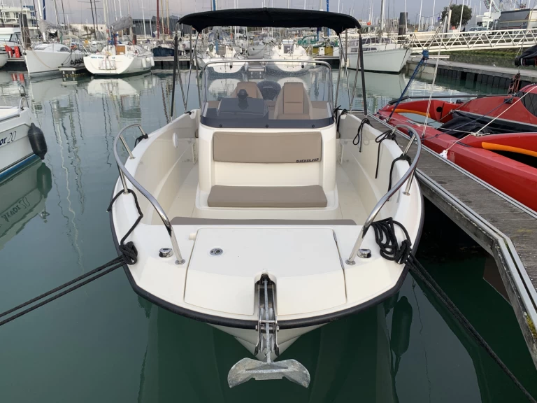Quicksilver Activ 675 Open te huur van particulier of professional in La Rochelle