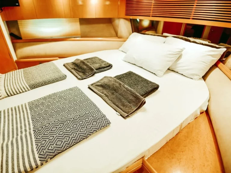 Verhuur Motorboot Fairline met vaarbewijs