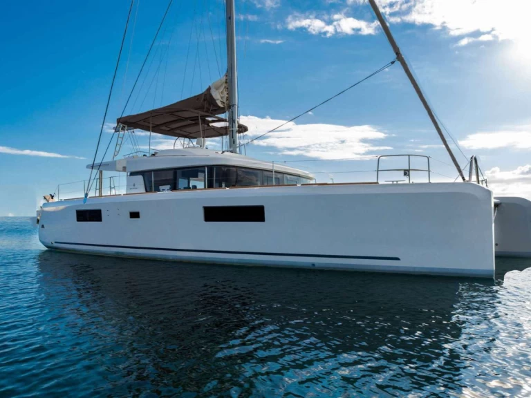 Lagoon ACE OF HEARTS te huur van particulier of professional in Álimos