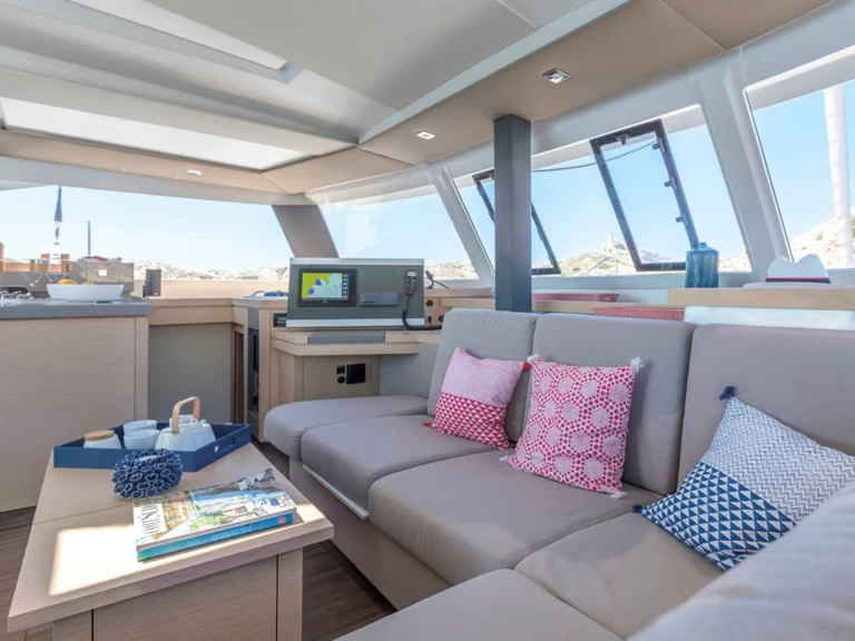Verhuur Catamaran Fountaine Pajot met vaarbewijs