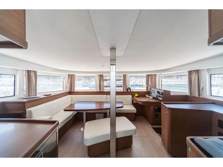 Huur Catamaran met of zonder schipper Lagoon in Capo d'Orlando