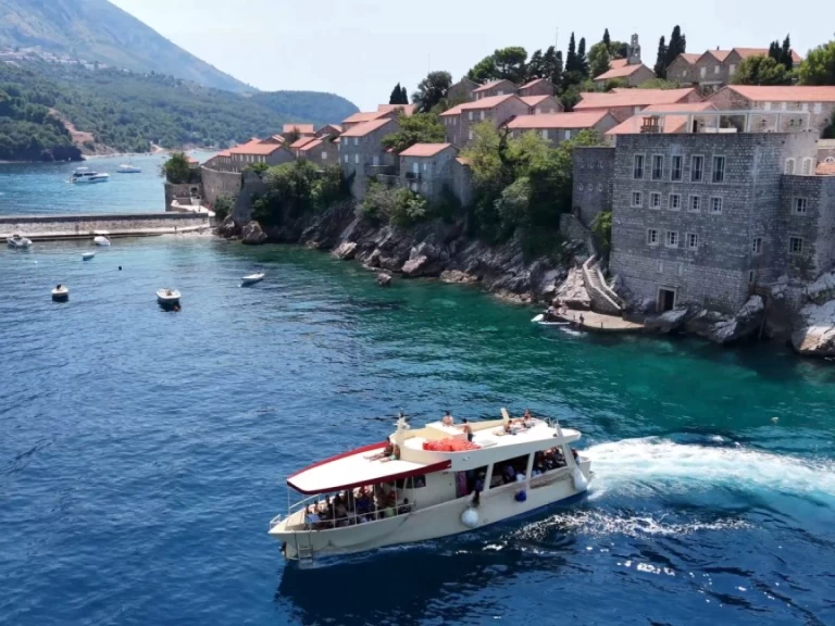 Huur een CORBELLA Selfbuild in Bar