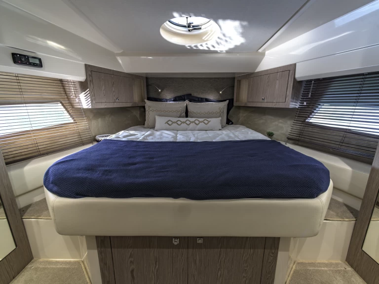 Sessa Marine Sessa Fly 42 - 2 cab. te huur van particulier of professional in Sukošan