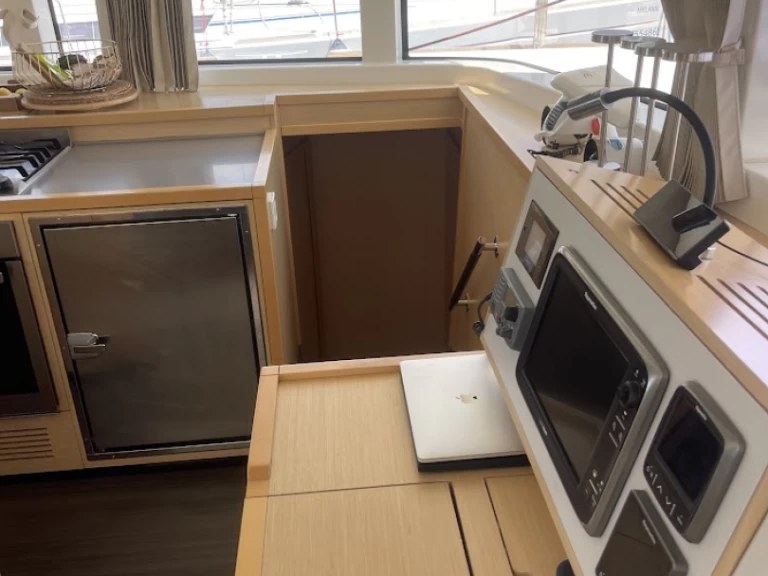 Huur een Lagoon Lagoon 52 F in Marina (City)