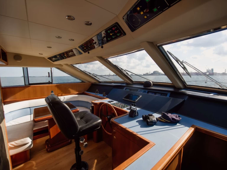 Verhuur Jacht Versilcraft met vaarbewijs