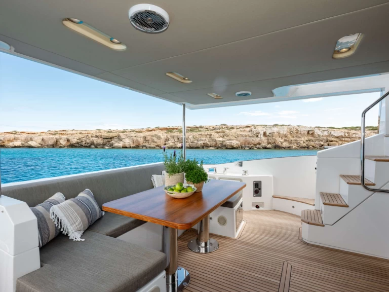 Verhuur Jacht Azimut met vaarbewijs