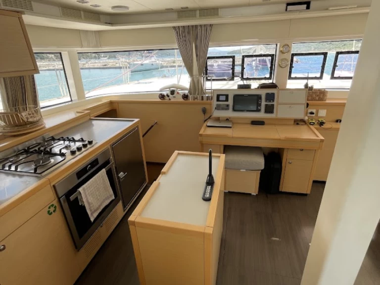 Huur een Lagoon Lagoon 52 F in Marina (City)