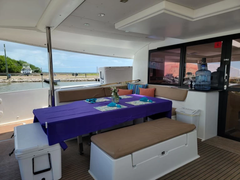 Verhuur Catamaran Fountaine Pajot met vaarbewijs