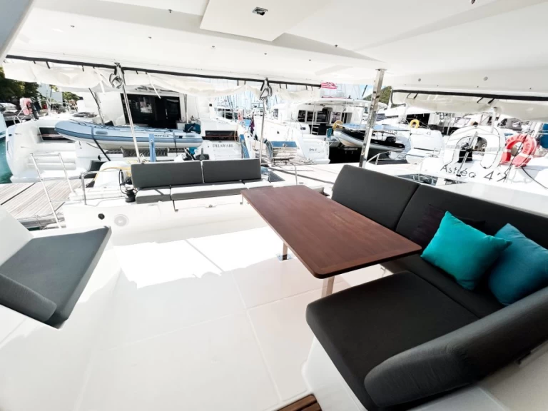 Verhuur Catamaran Fountaine Pajot met vaarbewijs