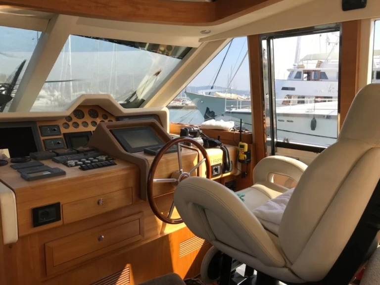 Huur een Guy Couach Guy Couach 2100 Open in Saint-Tropez