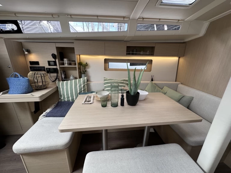 Verhuur Zeilboot in Cugnana Verde - Bénéteau Oceanis 37.1